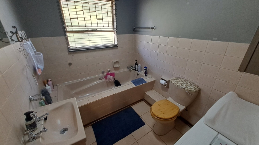 4 Bedroom Property for Sale in Pellissier Free State